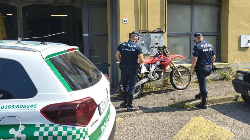 La moto ritrovata dalla Polizia Locale - © www.giornaledibrescia.it