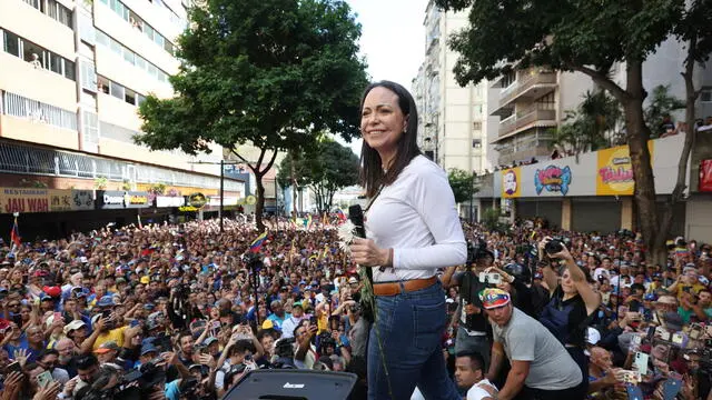 epa11815805 Anti-Chavez leader Maria Corina Machado speaks to her followers in Caracas, Venezuela, 09 January 2025. Hundreds of Venezuelan opposition members began to take to the streets of Caracas, after the call of opposition leader Maria Corina Machado, who called on everyone to demonstrate for the 'fight and conquest of freedom', one day before the presidential inauguration, which Edmundo Gonzalez, who claims to have defeated Maduro in last year's election, and incumbent President Nicolas Maduro promise to attend. EPA/MIGUEL GUTIERREZ