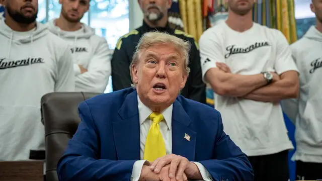 epa12184437 US President Donald Trump holds a meeting with members of the Juventus soccer club in the Oval Office of the White House in Washington, DC, USA, 18 June 2025. EPA/KEN CEDENO / POOL