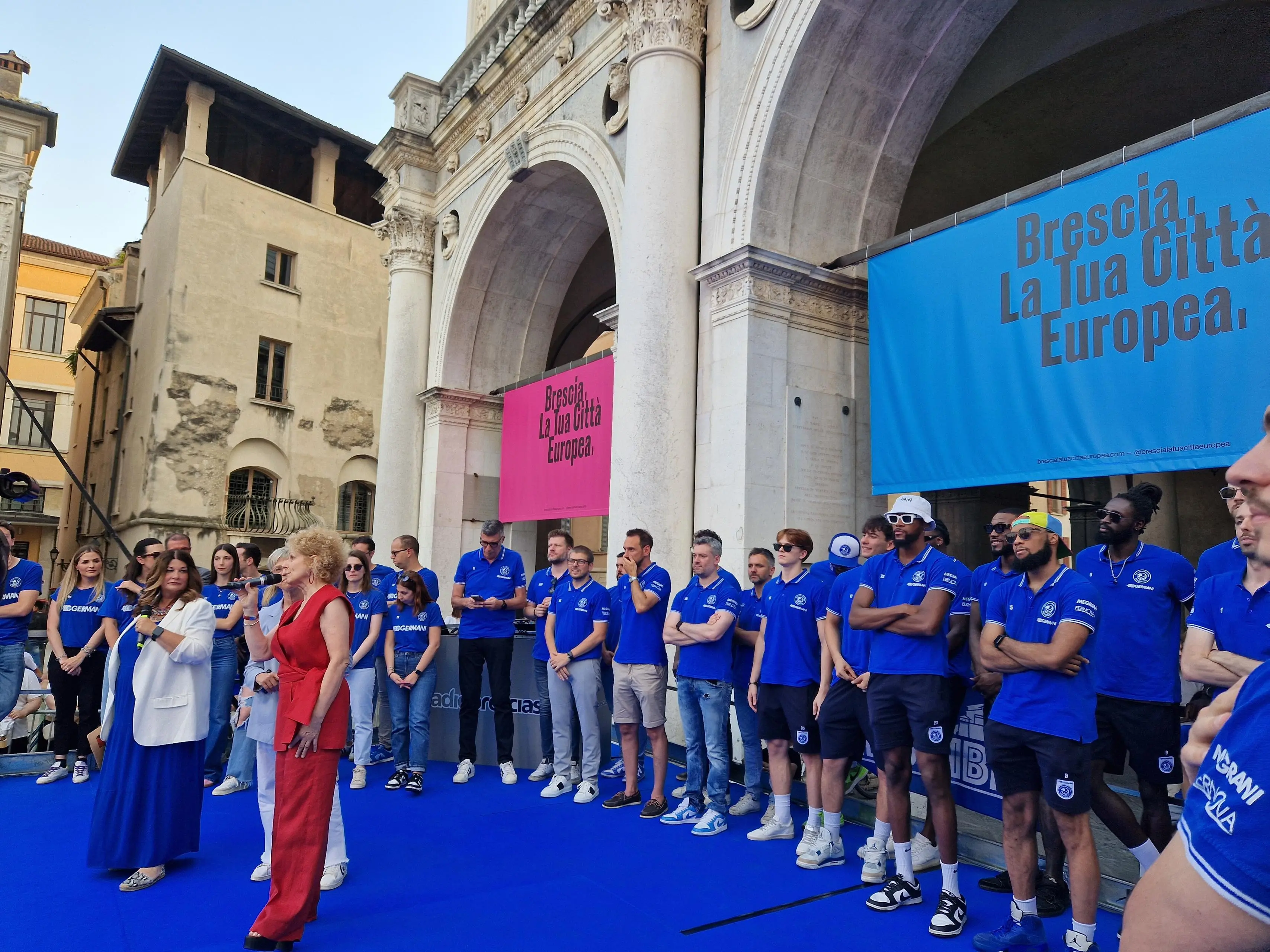 La festa della Germani in piazza Loggia
