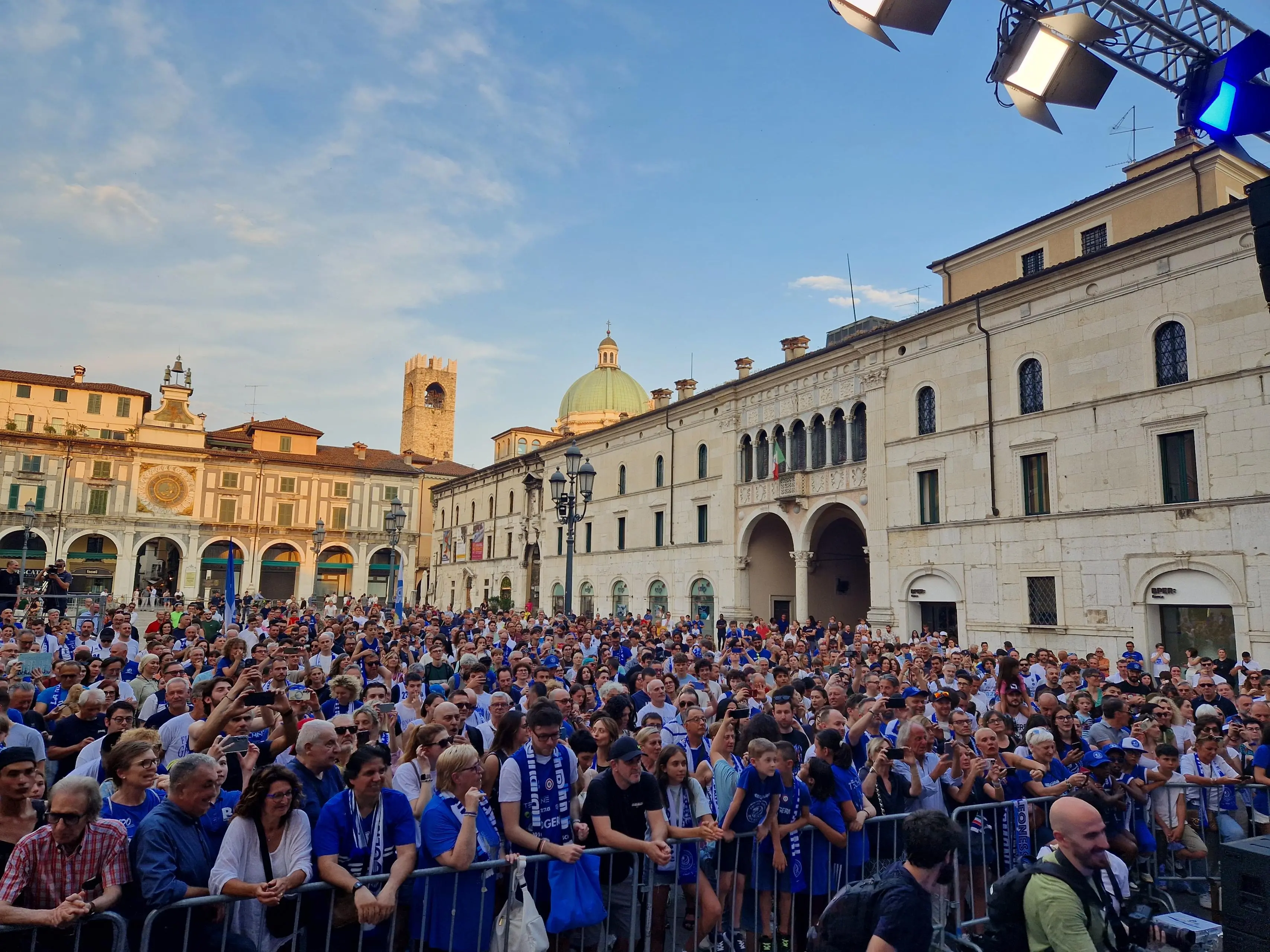 La festa della Germani in piazza Loggia