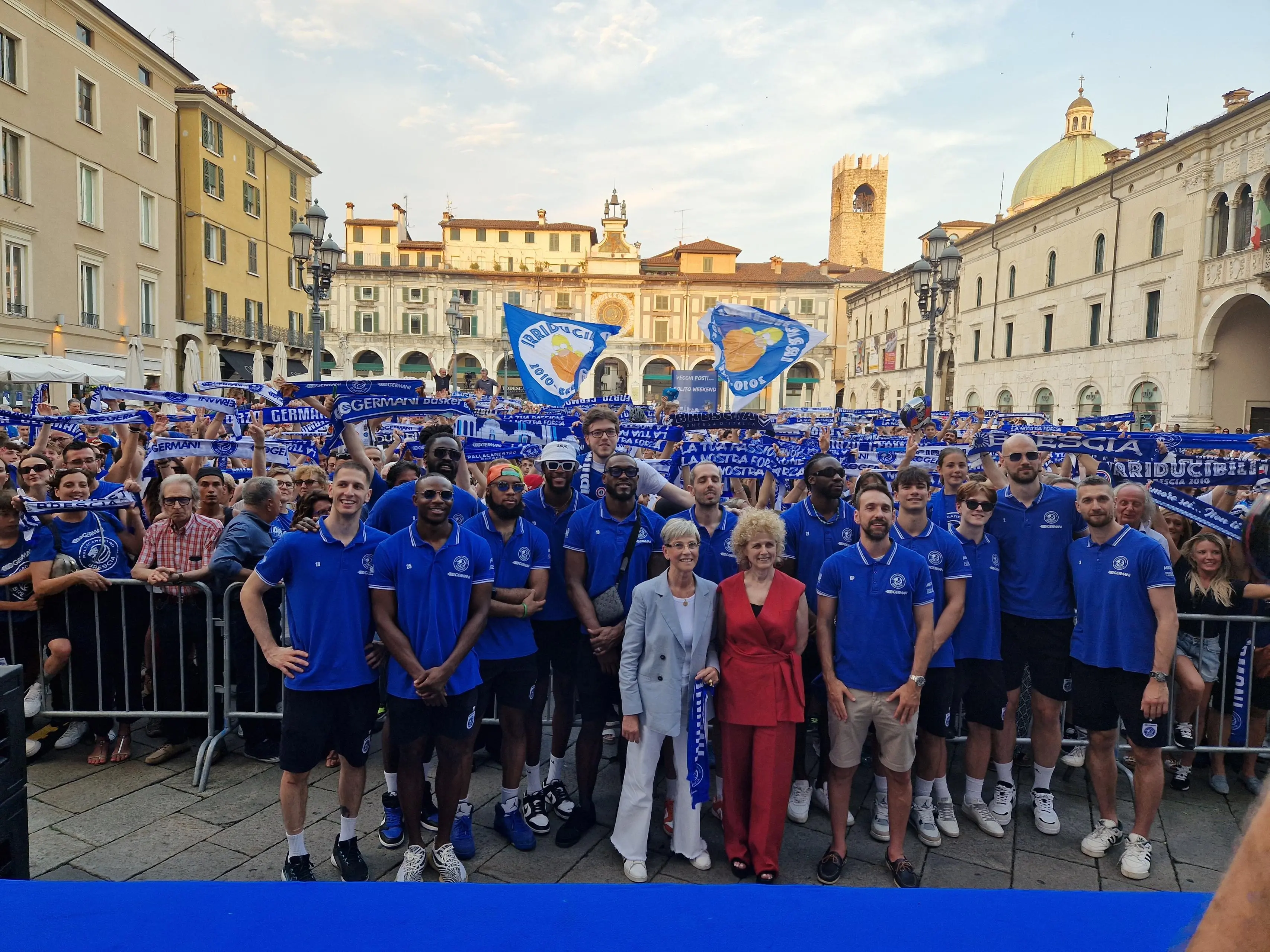 La festa della Germani in piazza Loggia