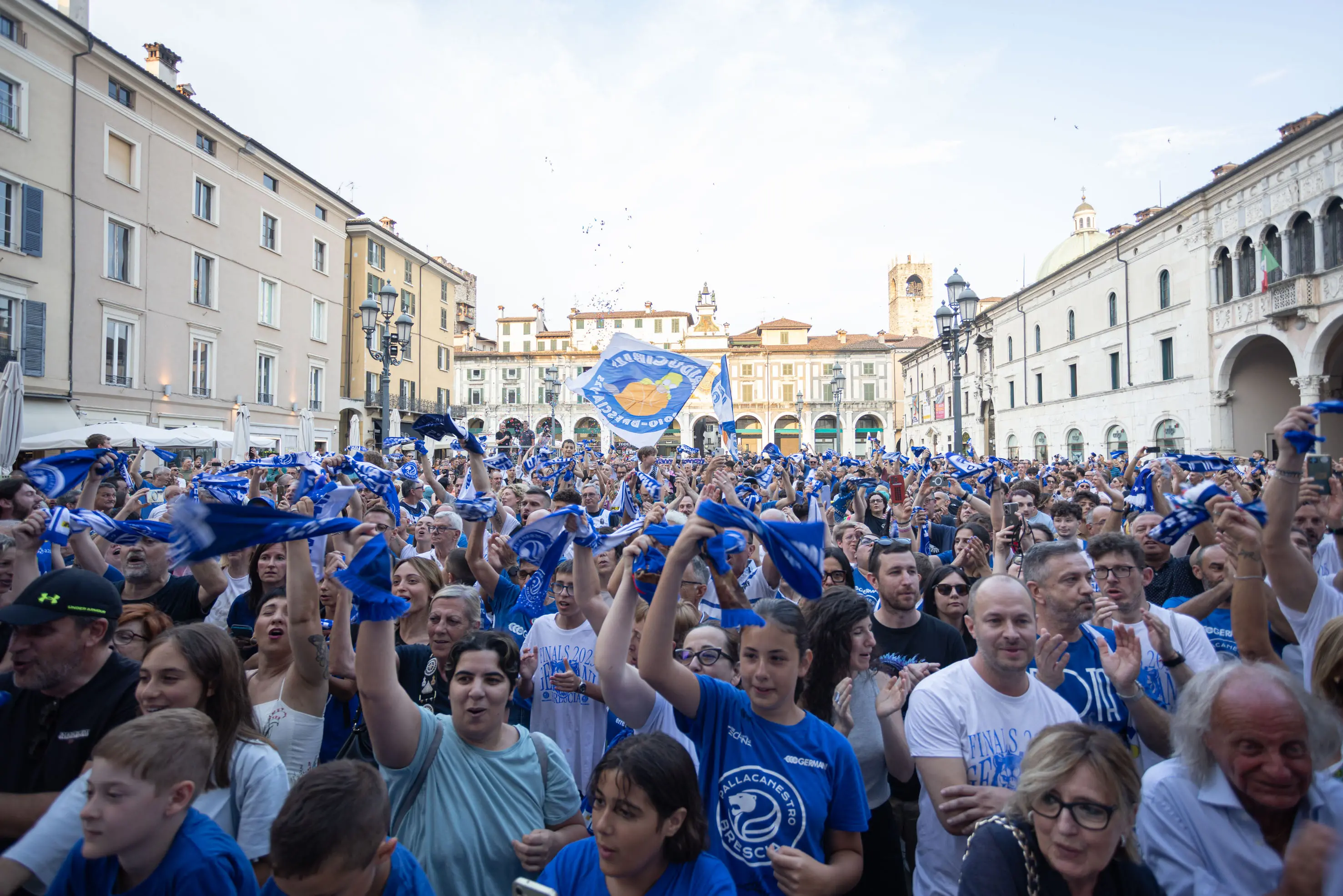 Brescia celebra in piazza la Germani