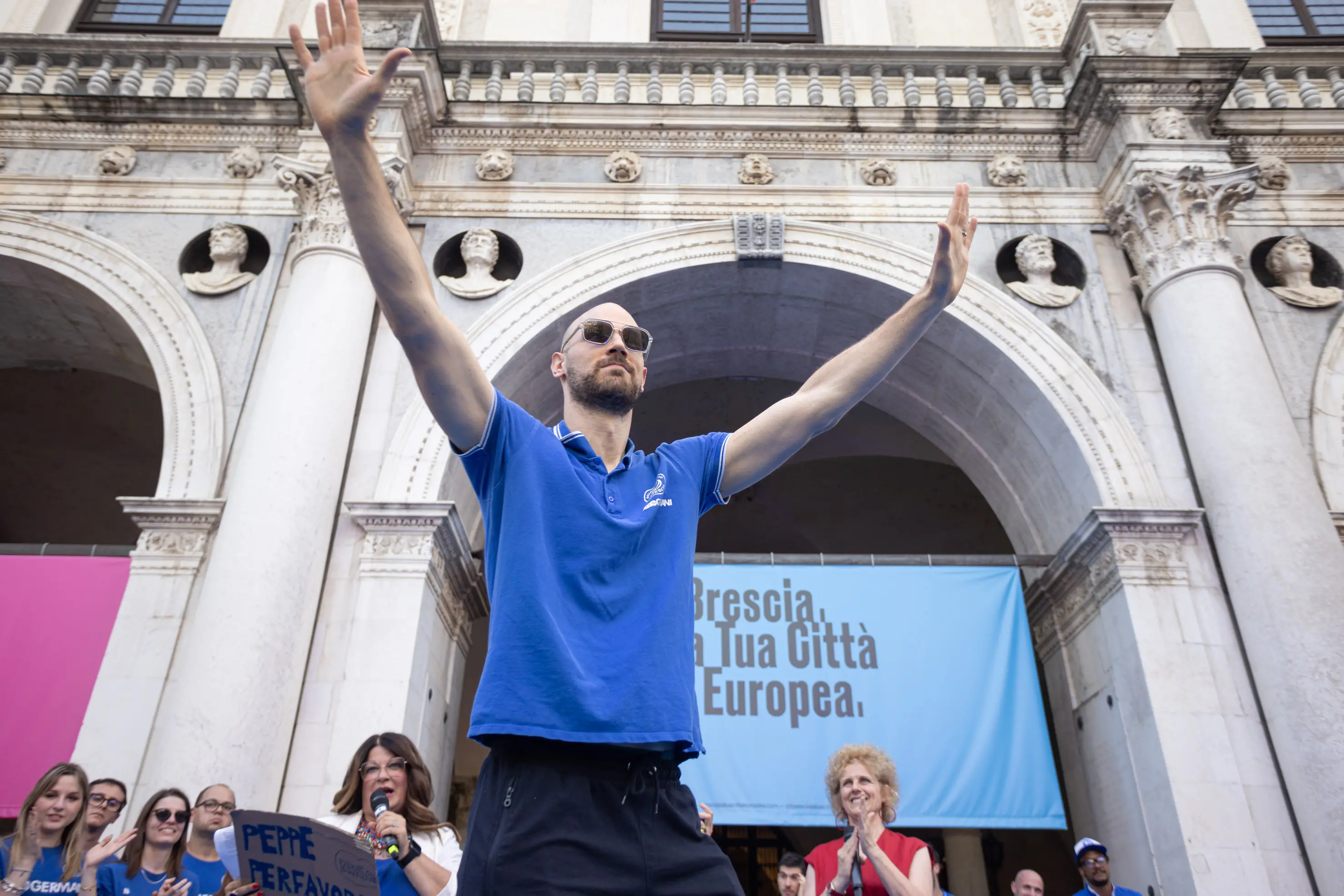 Brescia celebra in piazza la Germani