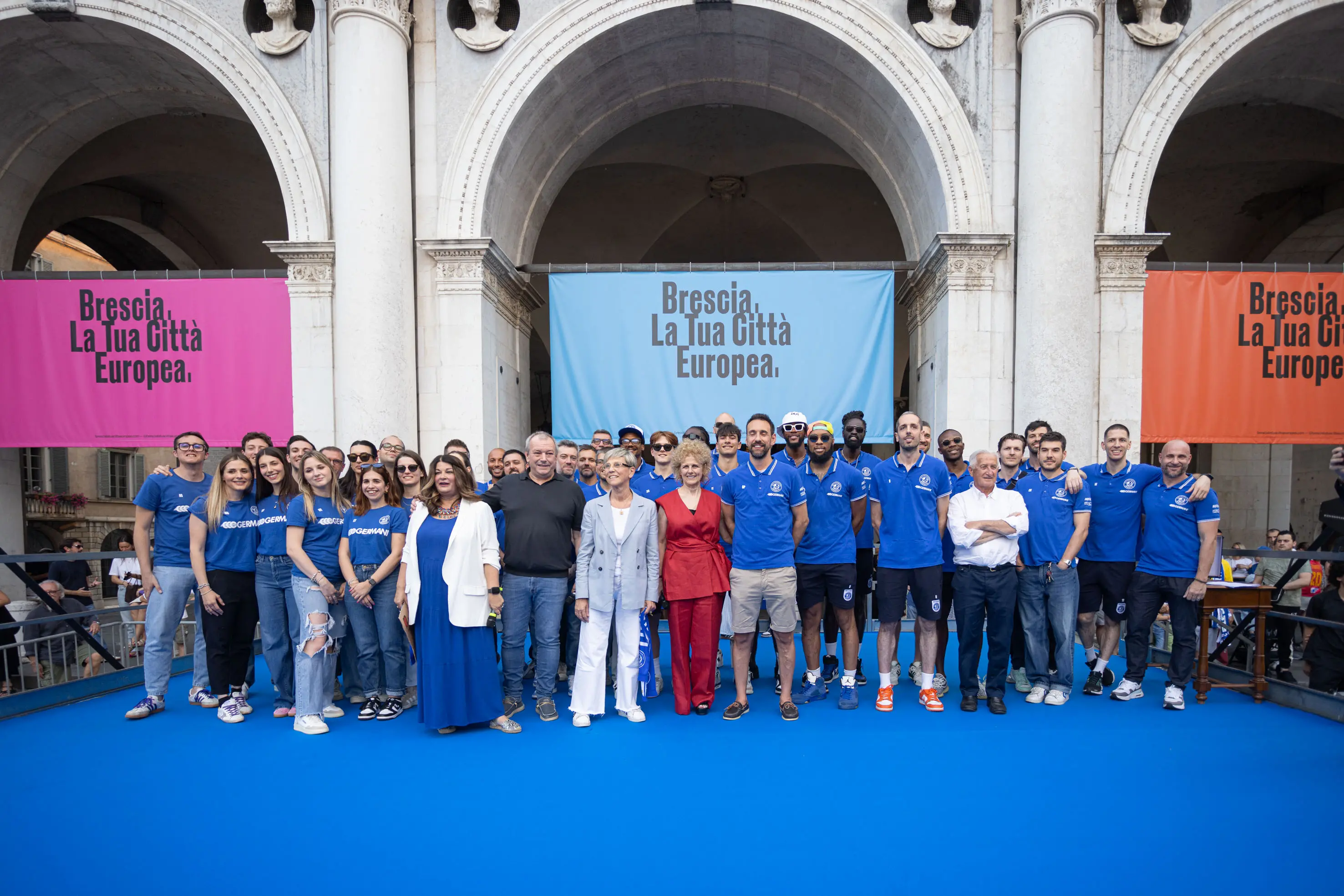 Brescia celebra in piazza la Germani