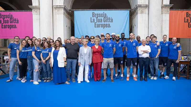 Brescia celebra in piazza la Germani