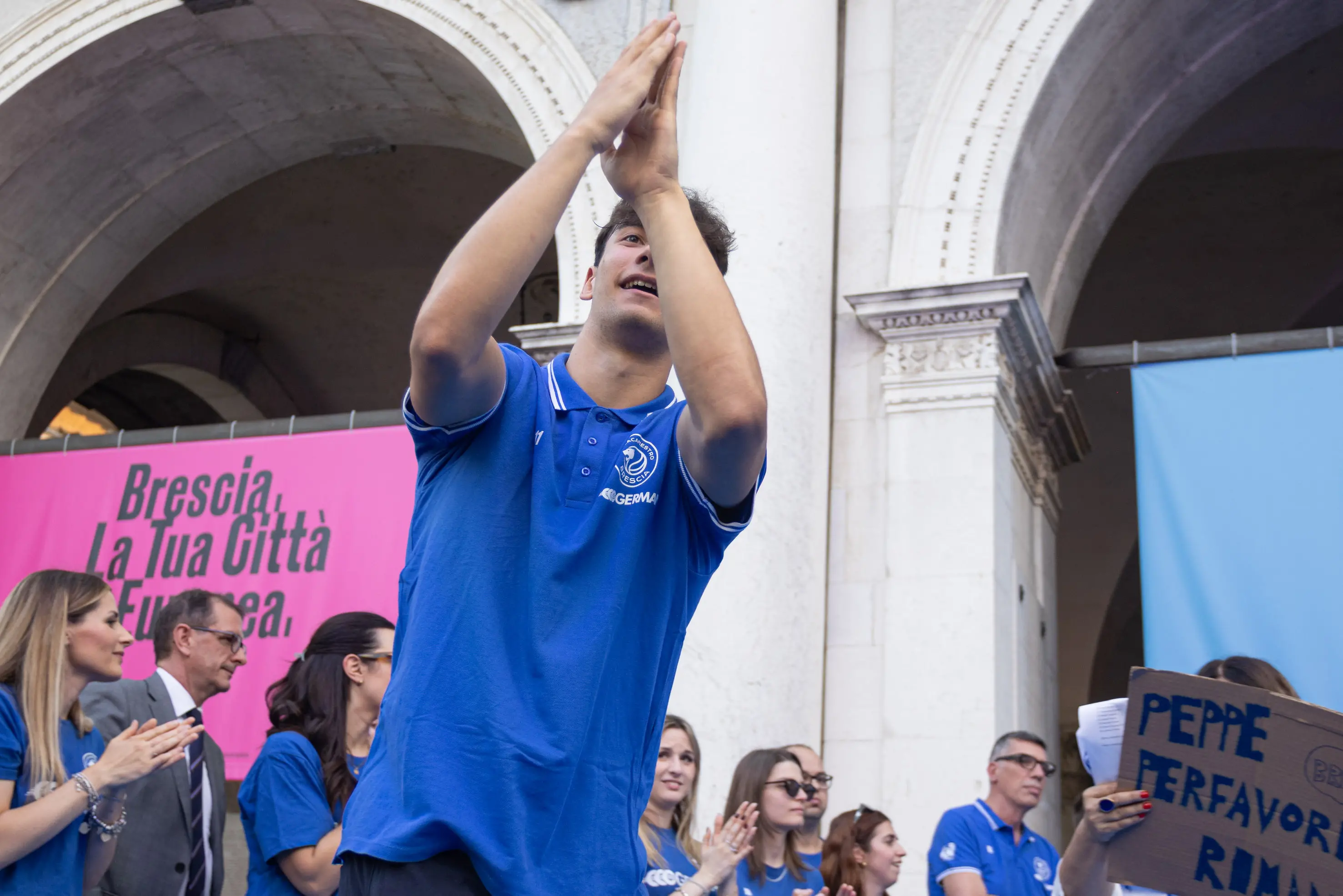 Brescia celebra in piazza la Germani