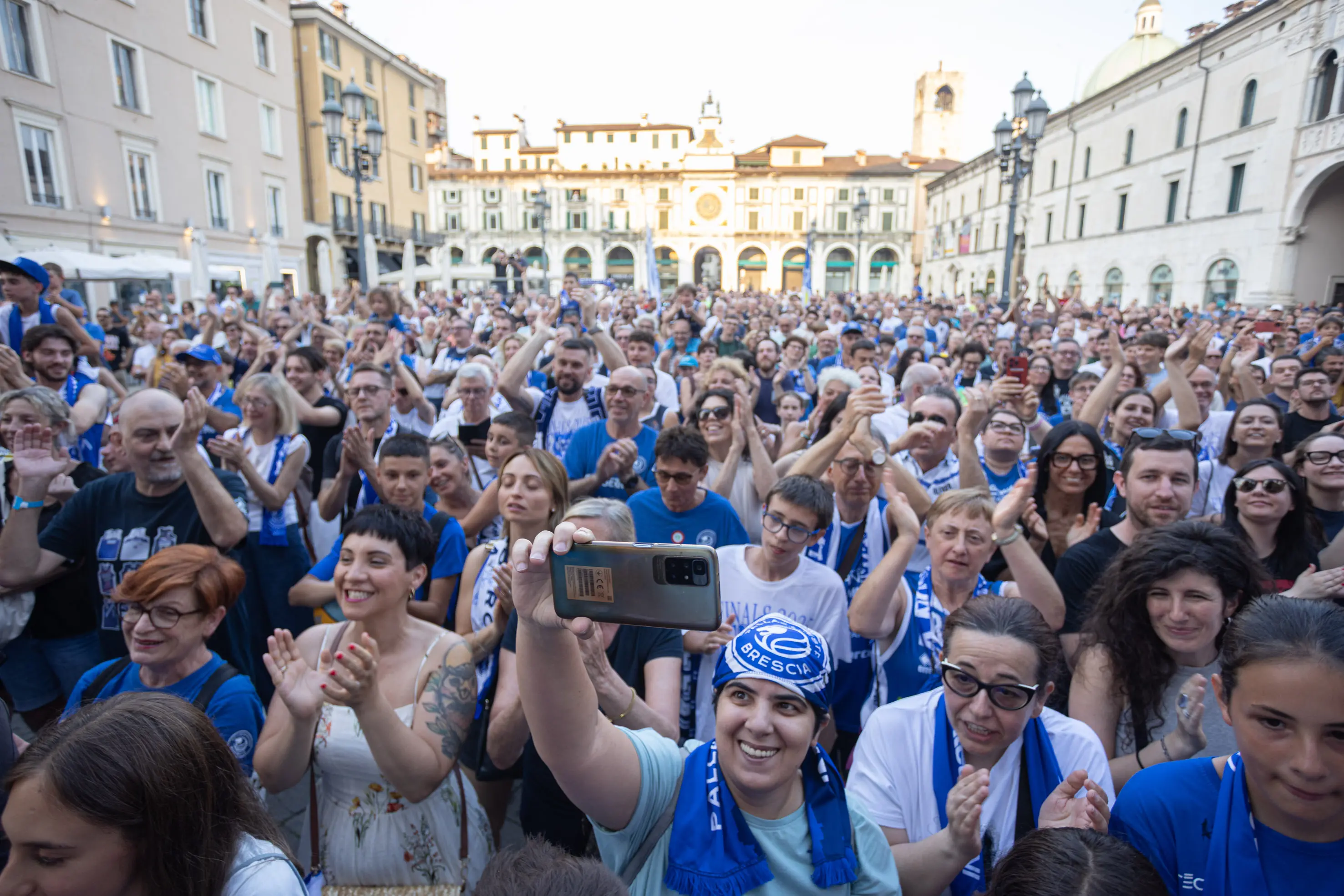 Brescia celebra in piazza la Germani