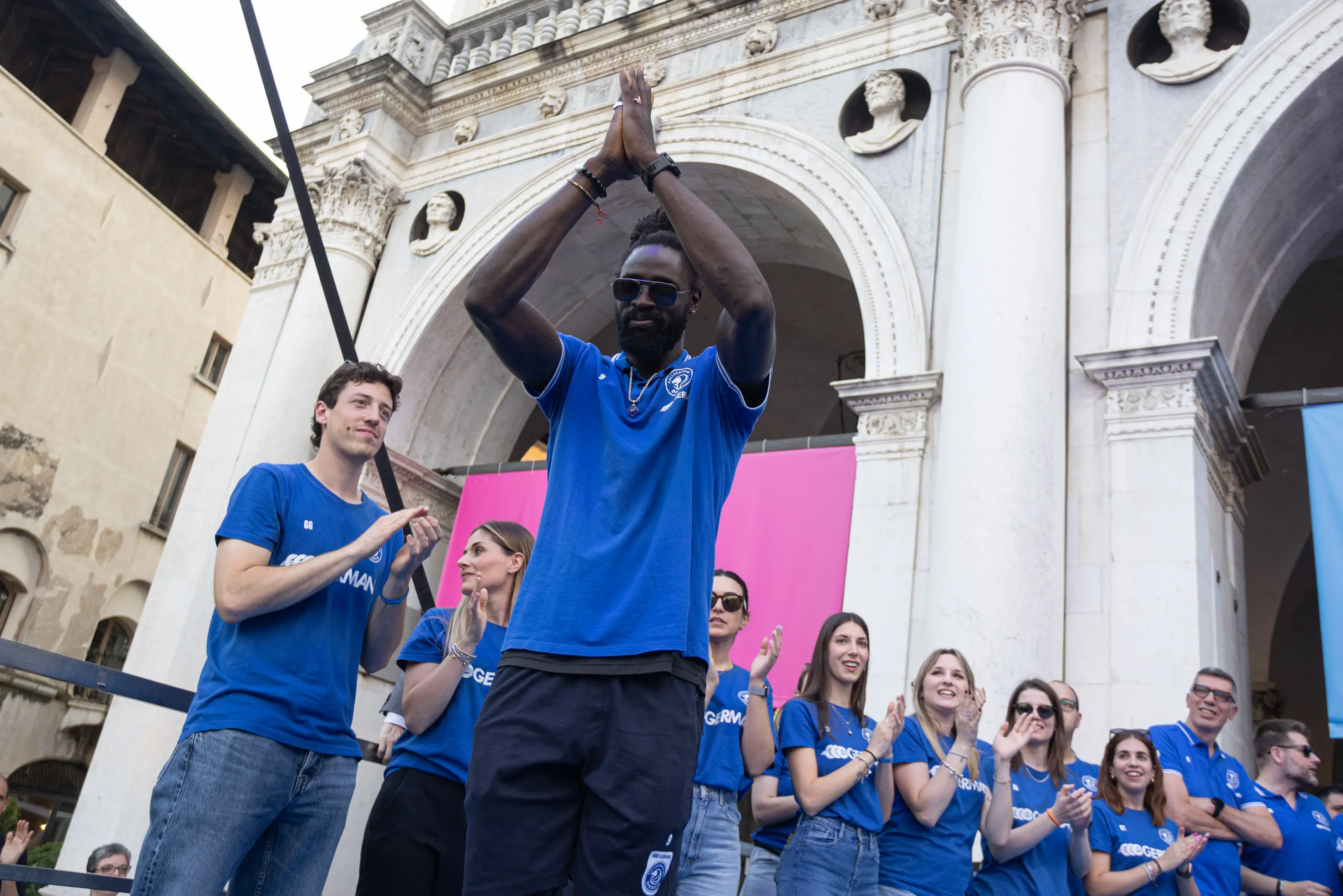 Brescia celebra in piazza la Germani