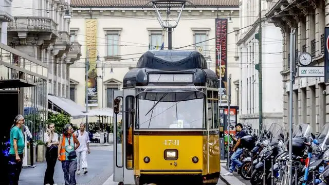 Sciopero del trasporto pubblico, metropolitane chiuse e disagi per i passeggeri con i mezzi di superficie a Milano, 18 luglio 2024. ANSA/MOURAD BALTI TOUATI