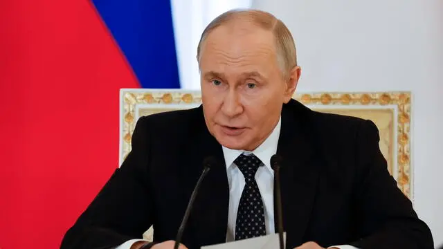 epa12185677 Russian President Vladimir Putin delivers his speech at a document signing ceremony with Indonesian President Prabowo Subianto (not pictured) during their meeting on the sidelines of the 28th St. Petersburg International Economic Forum (SPIEF) at the Constantine Palace, in Strelna, a suburb of St. Petersburg, Russia, 19 June 2025. The forum runs from 18 to 21 June 2025. EPA/ANATOLY MALTSEV / POOL