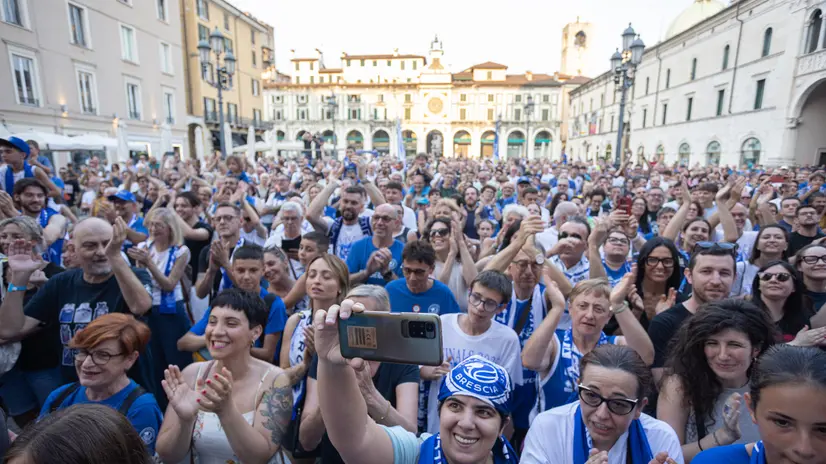 Brescia celebra in piazza la Germani