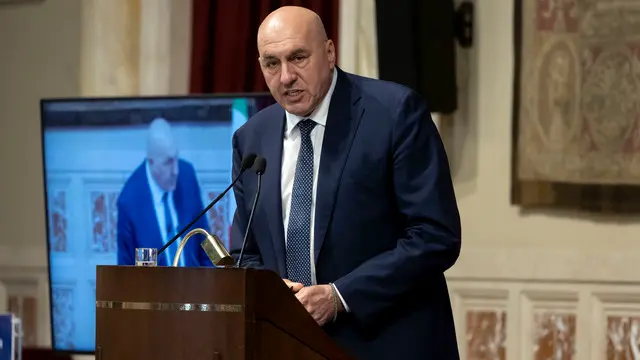 Il ministro della difesa Guido Crosetto, durante la presentazione del rapporto sulla sicurezza della fondazione Futuri Probabili. Roma, 16 giugno 2025 ANSA/MASSIMO PERCOSSI