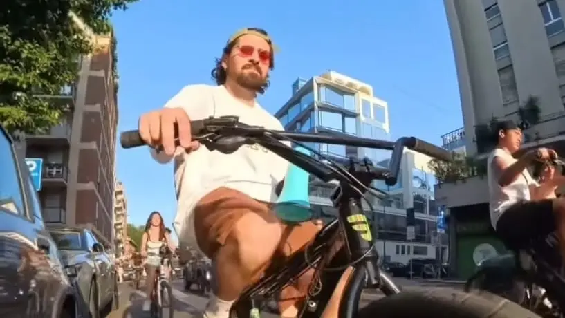 Tour in bici a Milano per il lancio del nuovo singolo di Frah Quintale