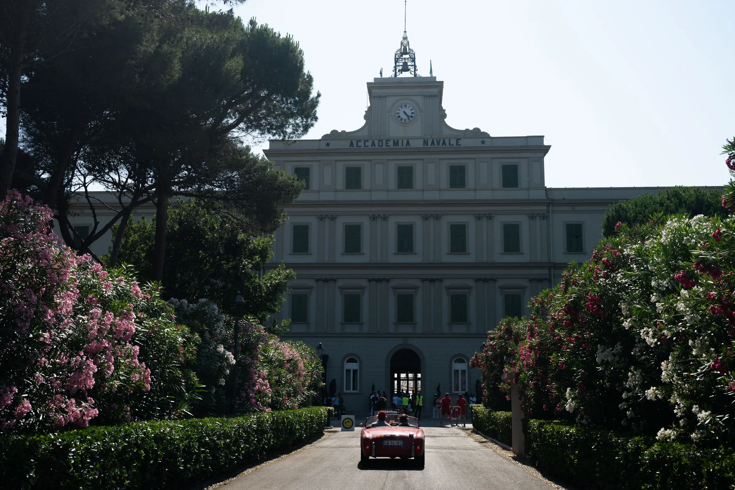 Mille Miglia 2025, il passaggio dall'Accademia Navale di Livorno