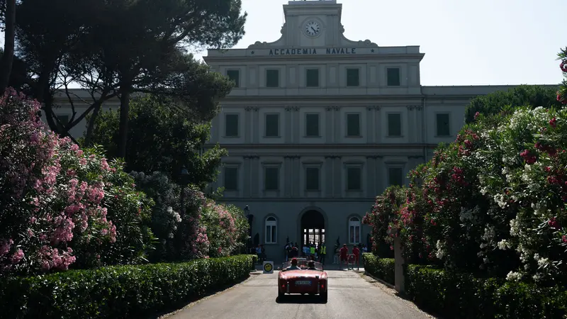 Mille Miglia 2025, il passaggio dall'Accademia Navale di Livorno