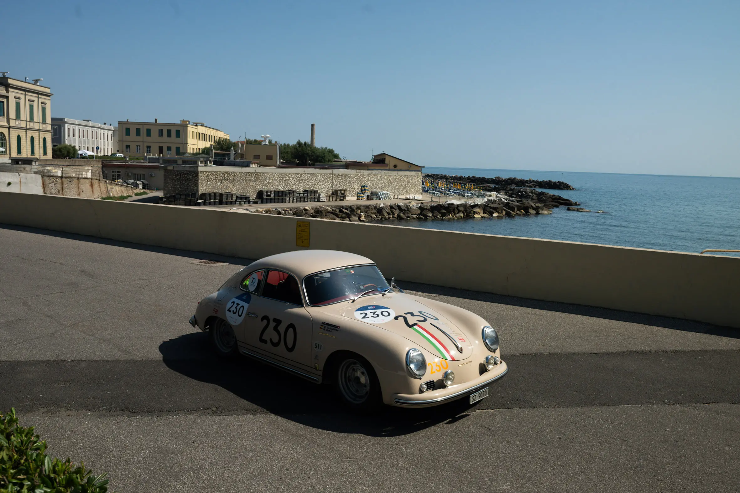 Mille Miglia 2025, il passaggio dall'Accademia Navale di Livorno