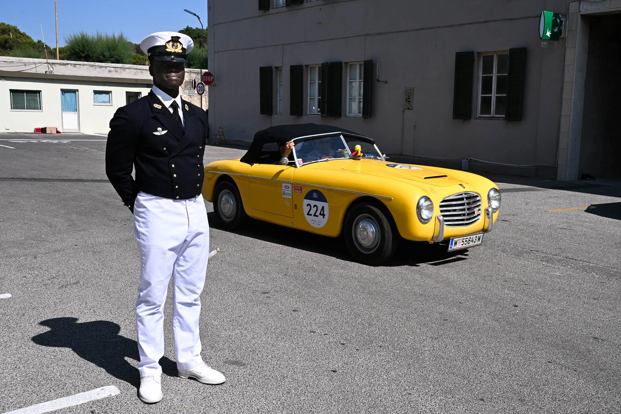 Mille Miglia 2025, il passaggio dall'Accademia Navale di Livorno