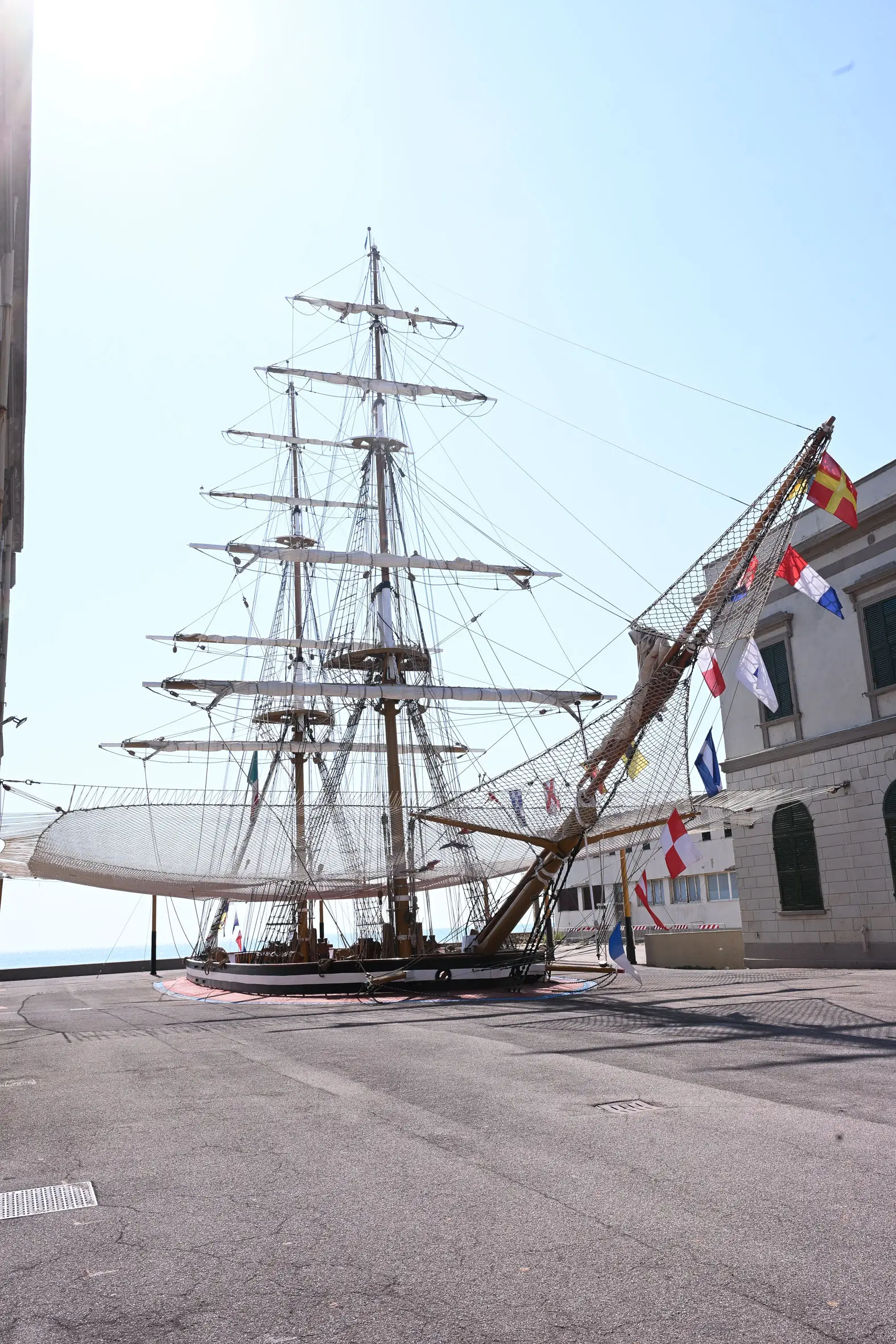 Mille Miglia 2025, il passaggio dall'Accademia Navale di Livorno