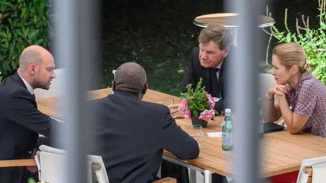 epa12187386 (L-R) France's Minister for Europe and Foreign Affairs Jean-Noel Barrot, Britain's Foreign Secretary David Lammy, Germany's Foreign Minister Johann Wadephul and High Representative of the European Union for Foreign Affairs and Security Policy Kaja Kallas meet at an outdoor terrace table at the offices of the honorary Consul of Germany in Geneva, Switzerland, 20 June 2025, during a meeting of European Foreign Ministers. Foreign ministers of Germany, France, Britain and the EU are expected to hold talks with their Iranian counterparts, amid the recent military escalations between Israel and Iran. EPA/FABRICE COFFRINI/POOL