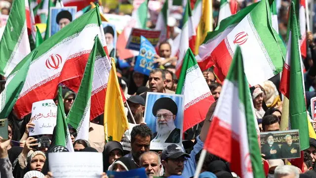 epa12187309 Iranians take part in an anti-Israel rally in Tehran, Iran, 20 June 2025. Israel and Iran have been exchanging fire since Israel launched strikes across Iran on 13 June 2025 as part of Operation 'Rising Lion.' EPA/ABEDIN TAHERKENAREH