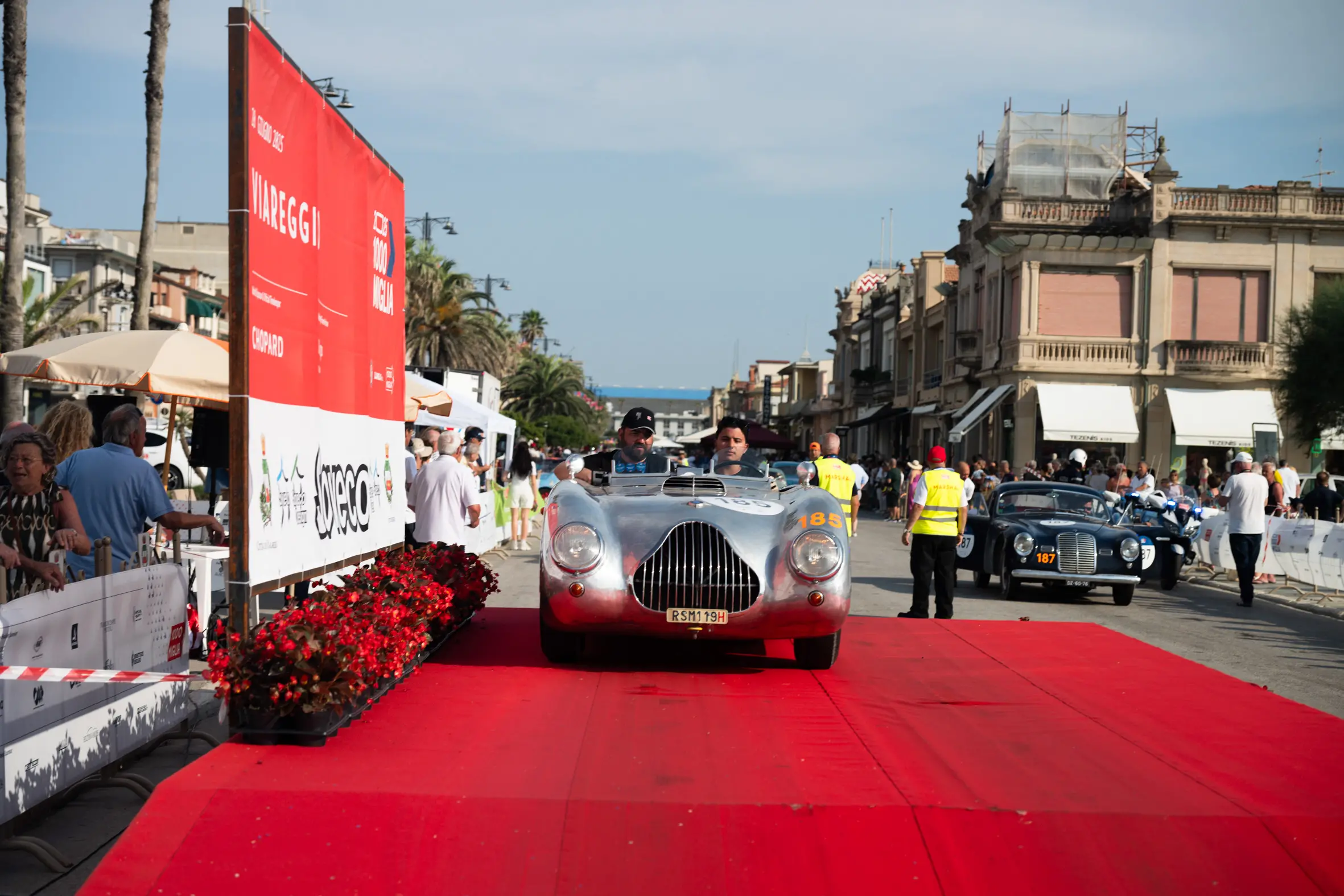 Mille Miglia 2025, il passaggio da Viareggio