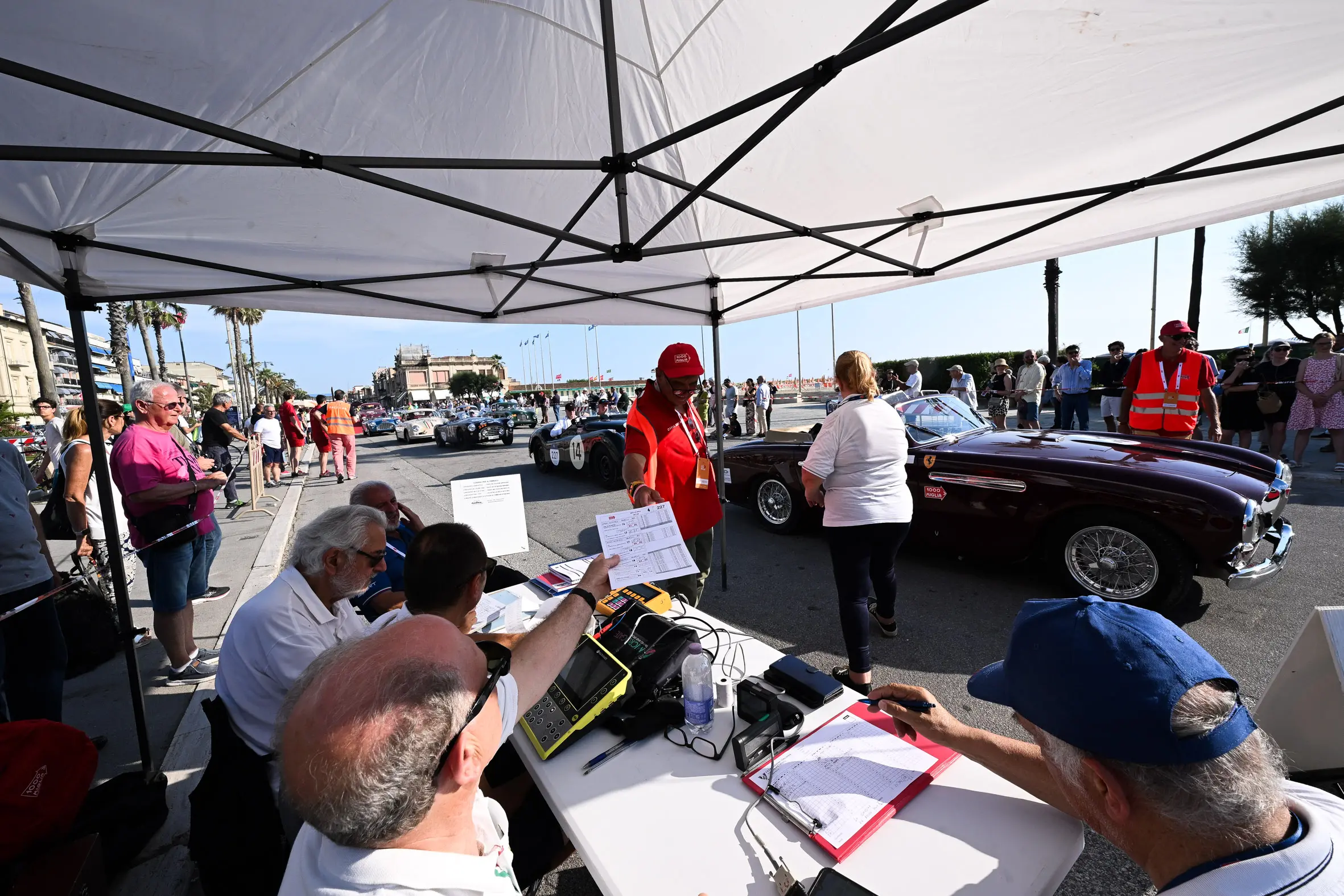Mille Miglia 2025, il passaggio da Viareggio