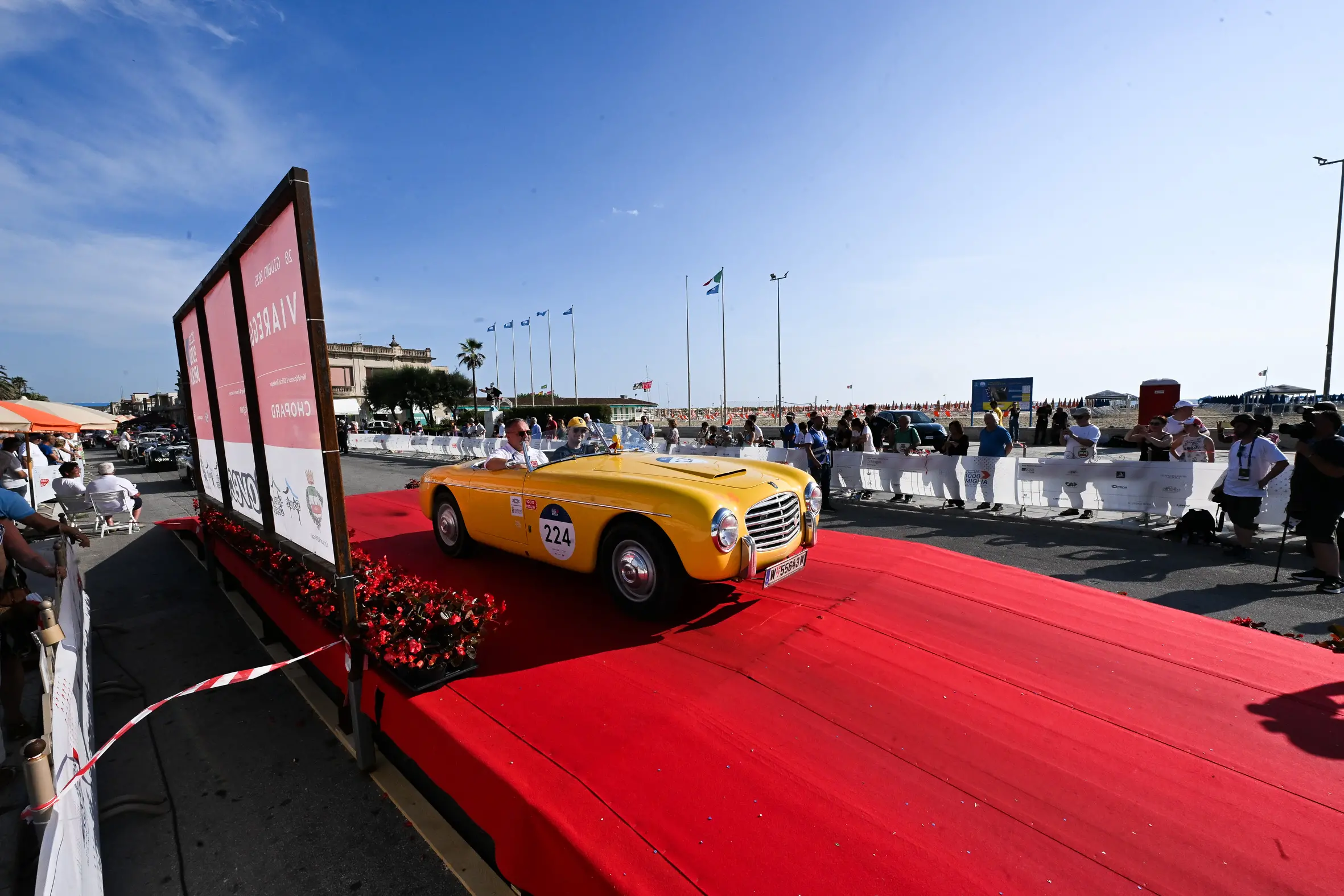 Mille Miglia 2025, il passaggio da Viareggio