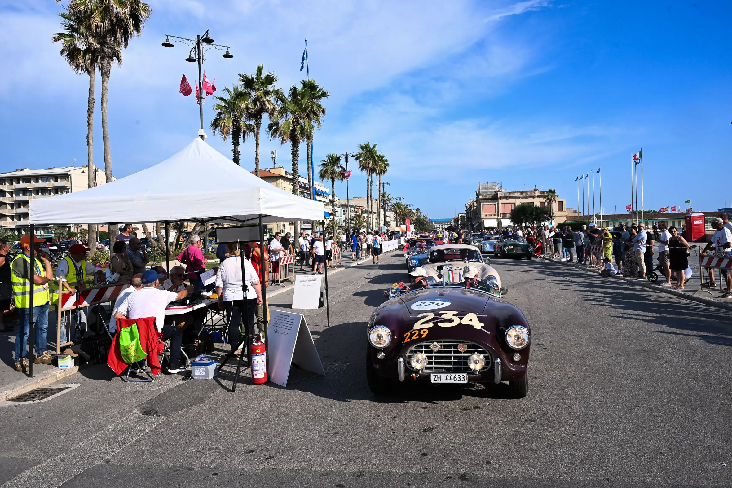 Mille Miglia 2025, il passaggio da Viareggio
