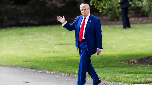 epa12188121 US President Donald Trump leaves the White House for his golf club in Bedminster, New Jersey in Washington, DC, USA, 20 June 2025. Trump didn't respond to shouted questions about the ongoing conflict between Israel and Iran. EPA/JIM LO SCALZO