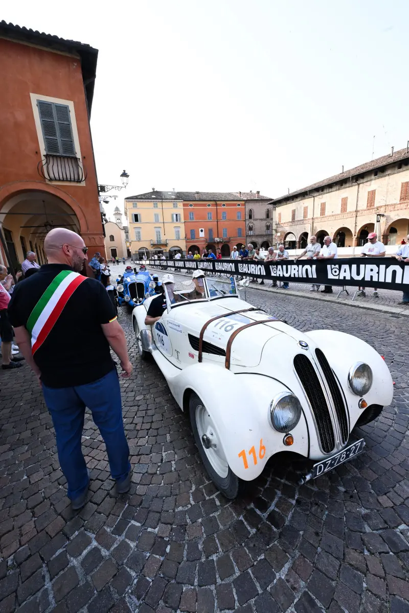 Mille Miglia 2025, il passaggio a Busseto
