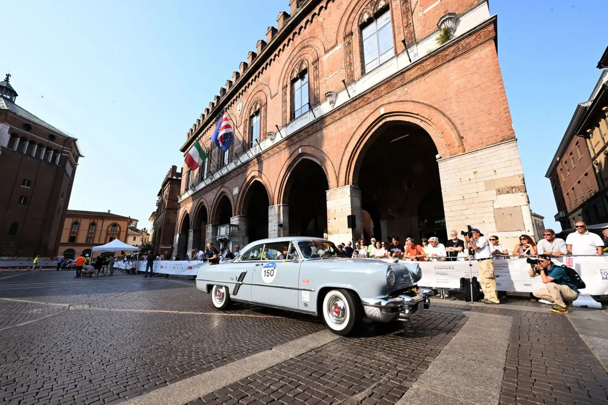Mille Miglia 2025, il passaggio a Cremona