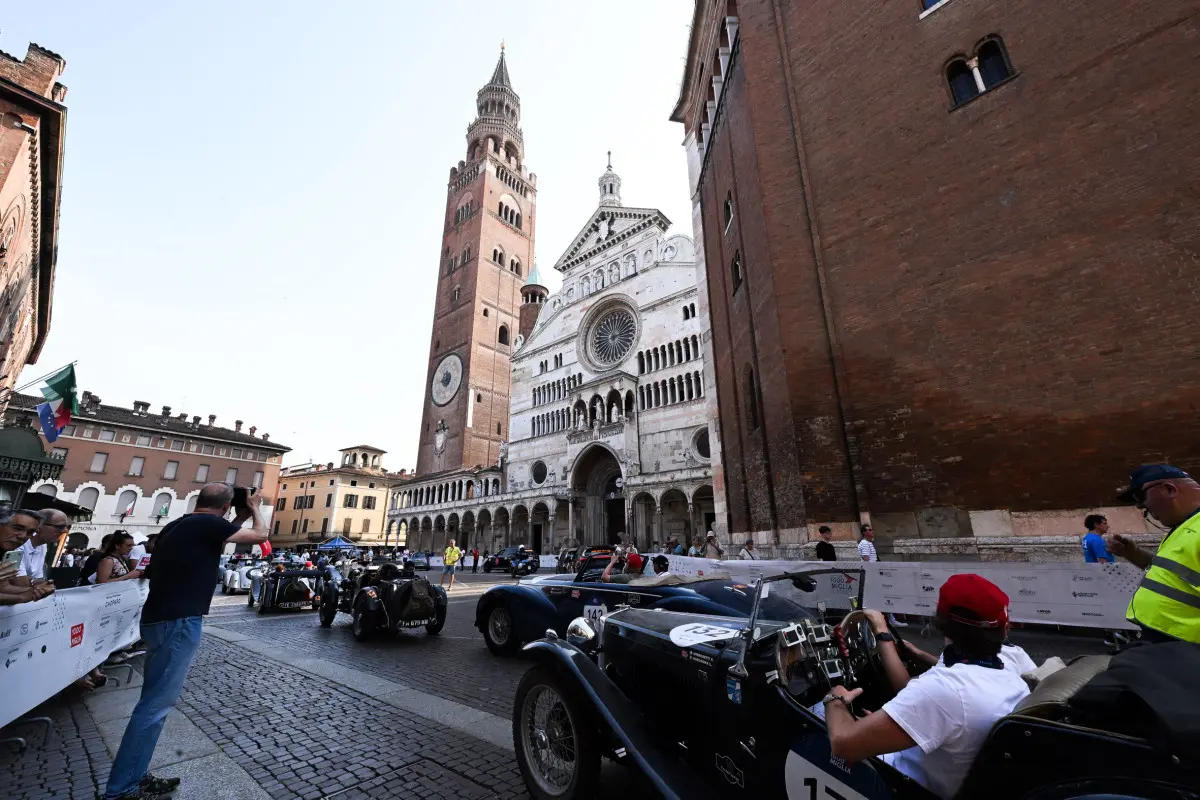 Mille Miglia 2025, il passaggio a Cremona
