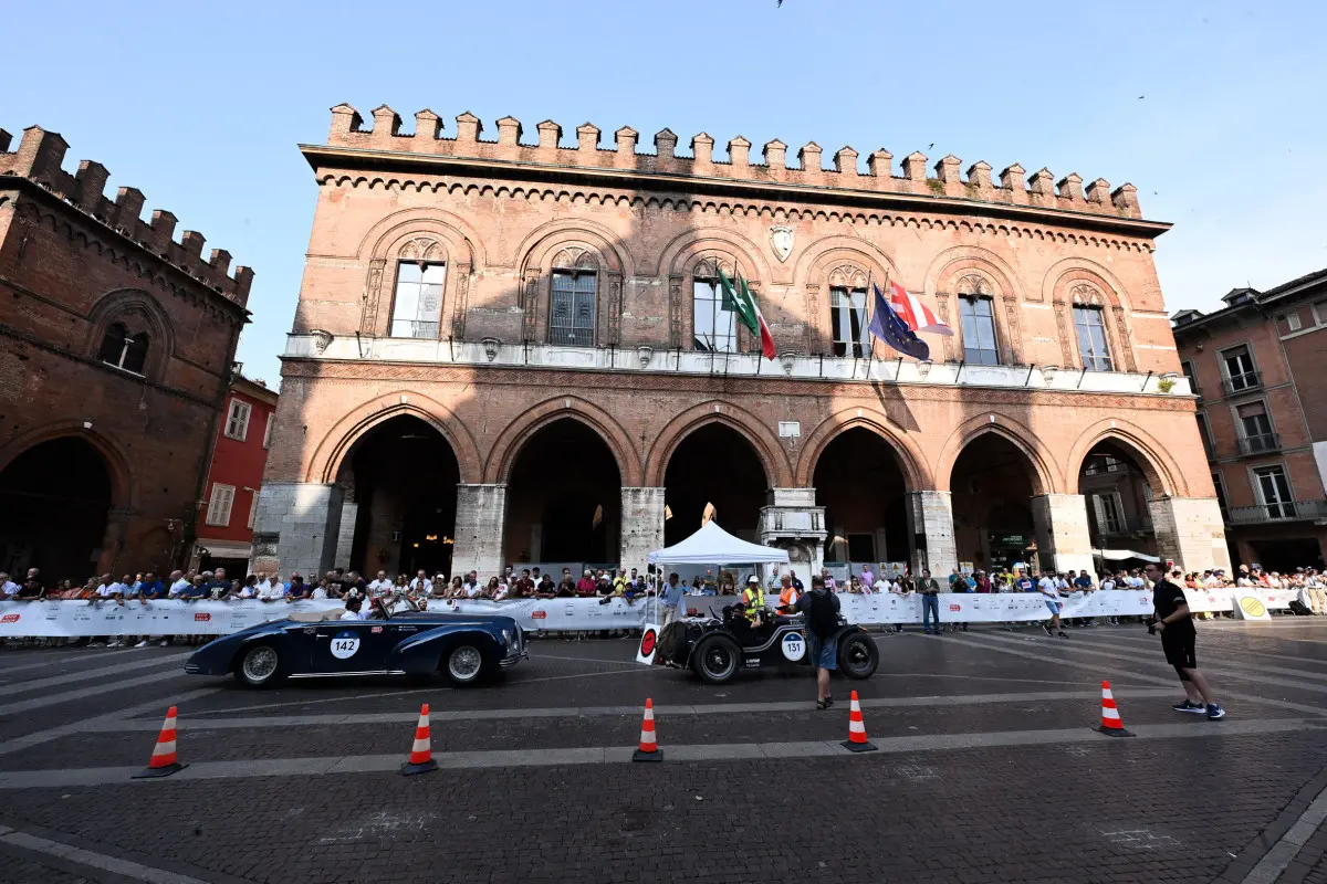 Mille Miglia 2025, il passaggio a Cremona