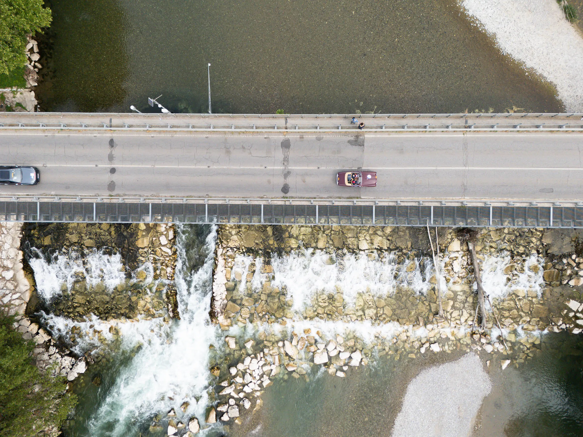 Mille Miglia 2025, il passaggio sul fiume Oglio