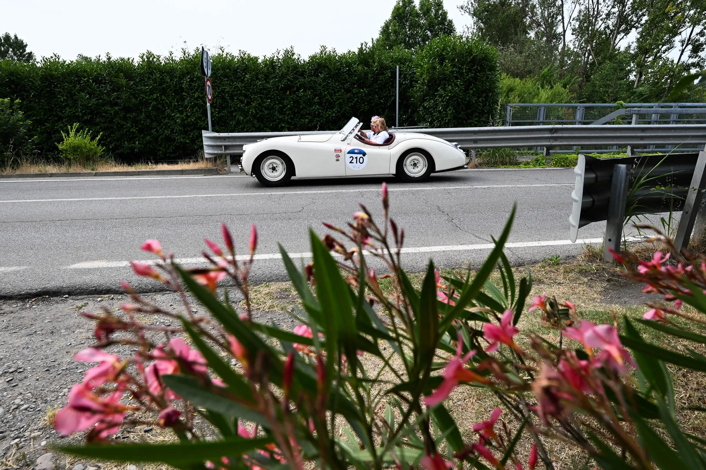 Mille Miglia 2025, il passaggio sul fiume Oglio
