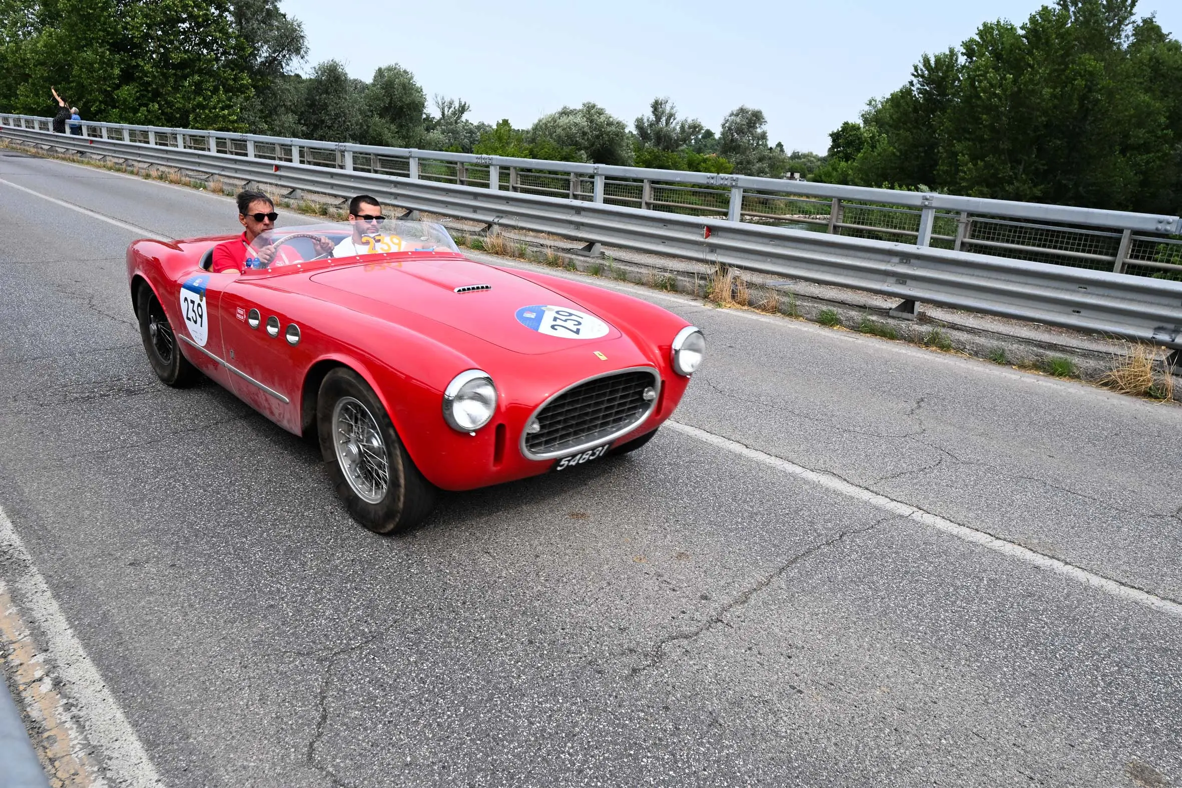 Mille Miglia 2025, il passaggio sul fiume Oglio