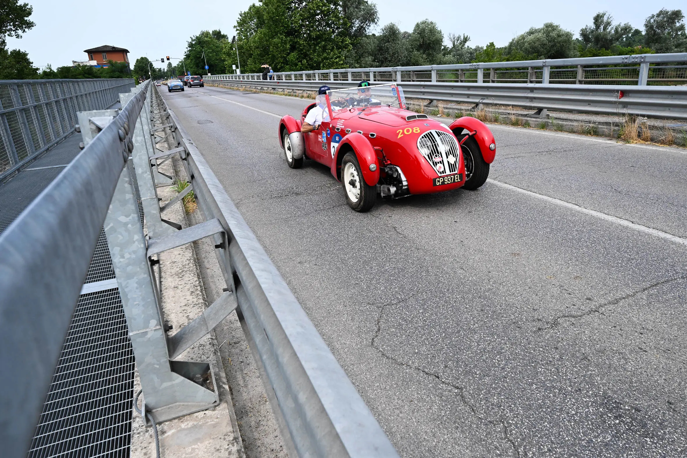 Mille Miglia 2025, il passaggio sul fiume Oglio