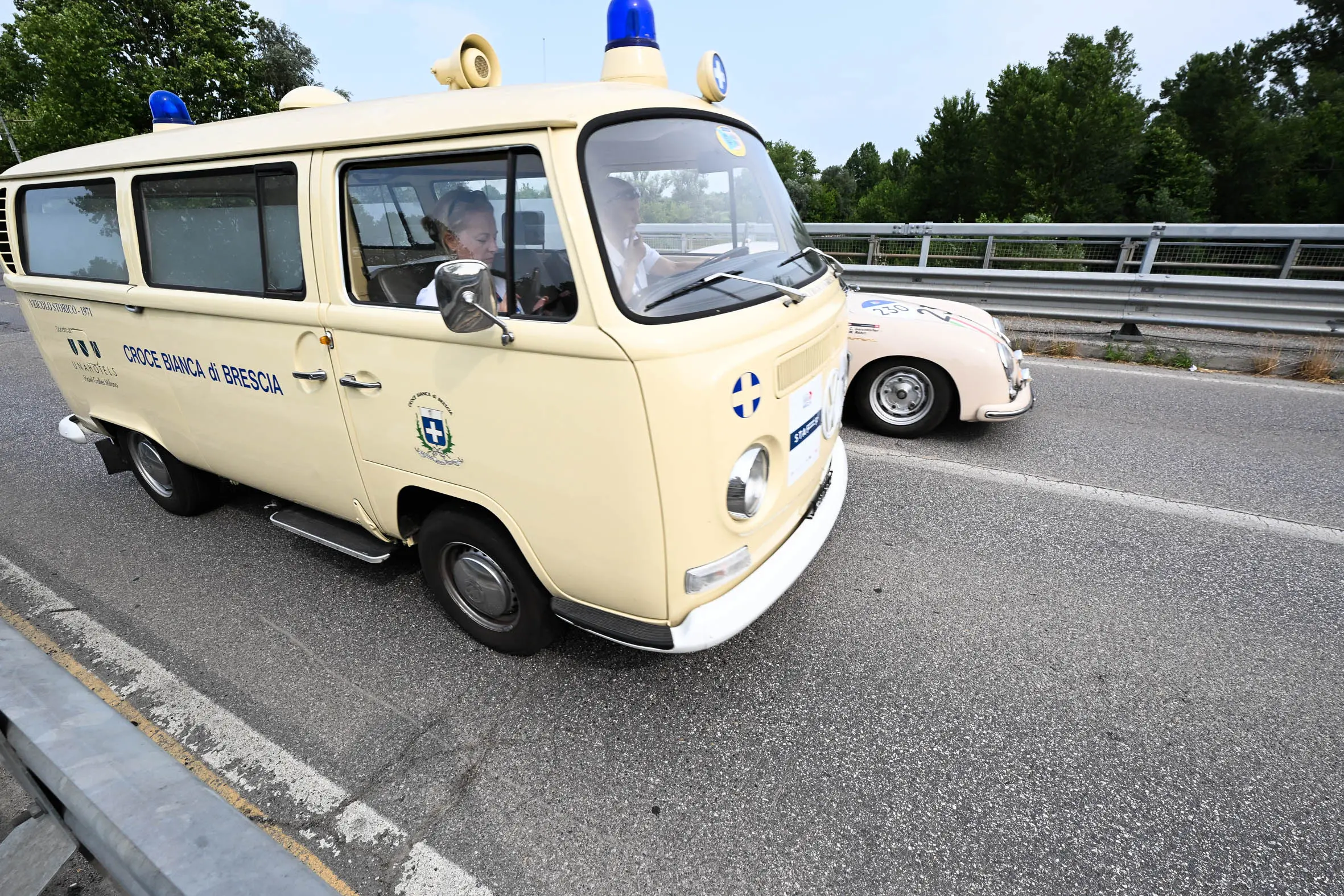 Mille Miglia 2025, il passaggio sul fiume Oglio