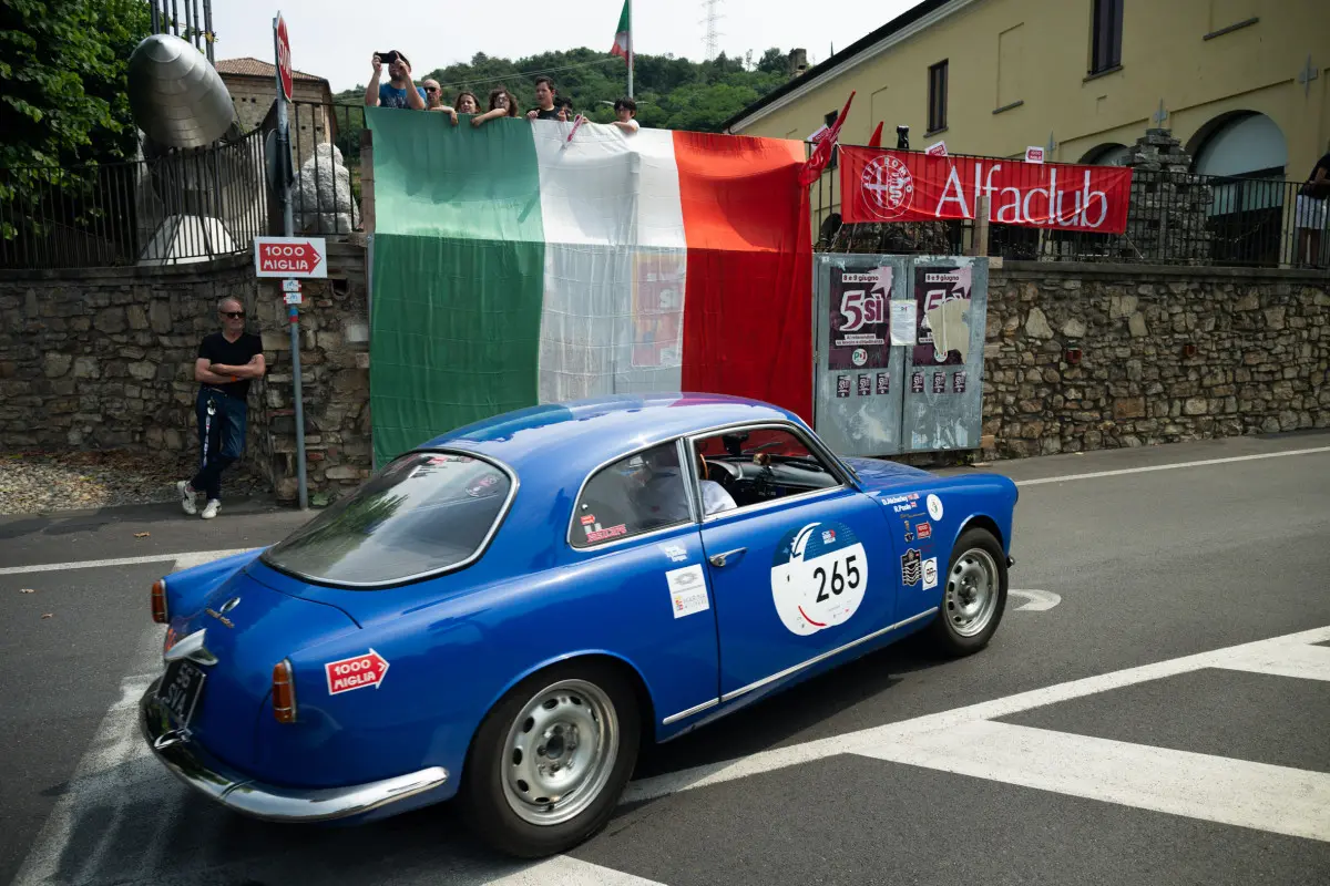 Mille Miglia 2025, il passaggio da Adro