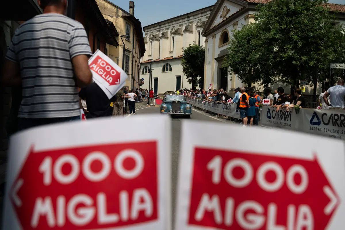 Mille Miglia 2025, il passaggio da Adro