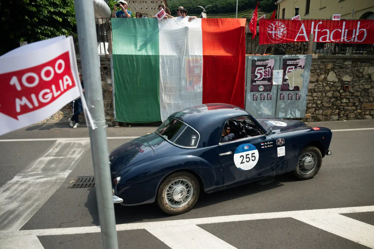 Mille Miglia 2025, il passaggio da Adro