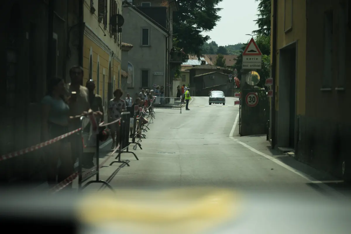 Mille Miglia 2025, il passaggio da Adro