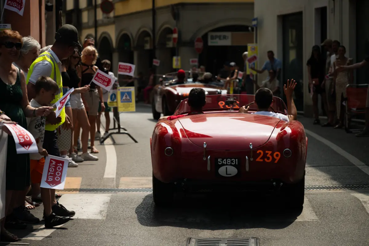 Mille Miglia 2025, il passaggio da Adro