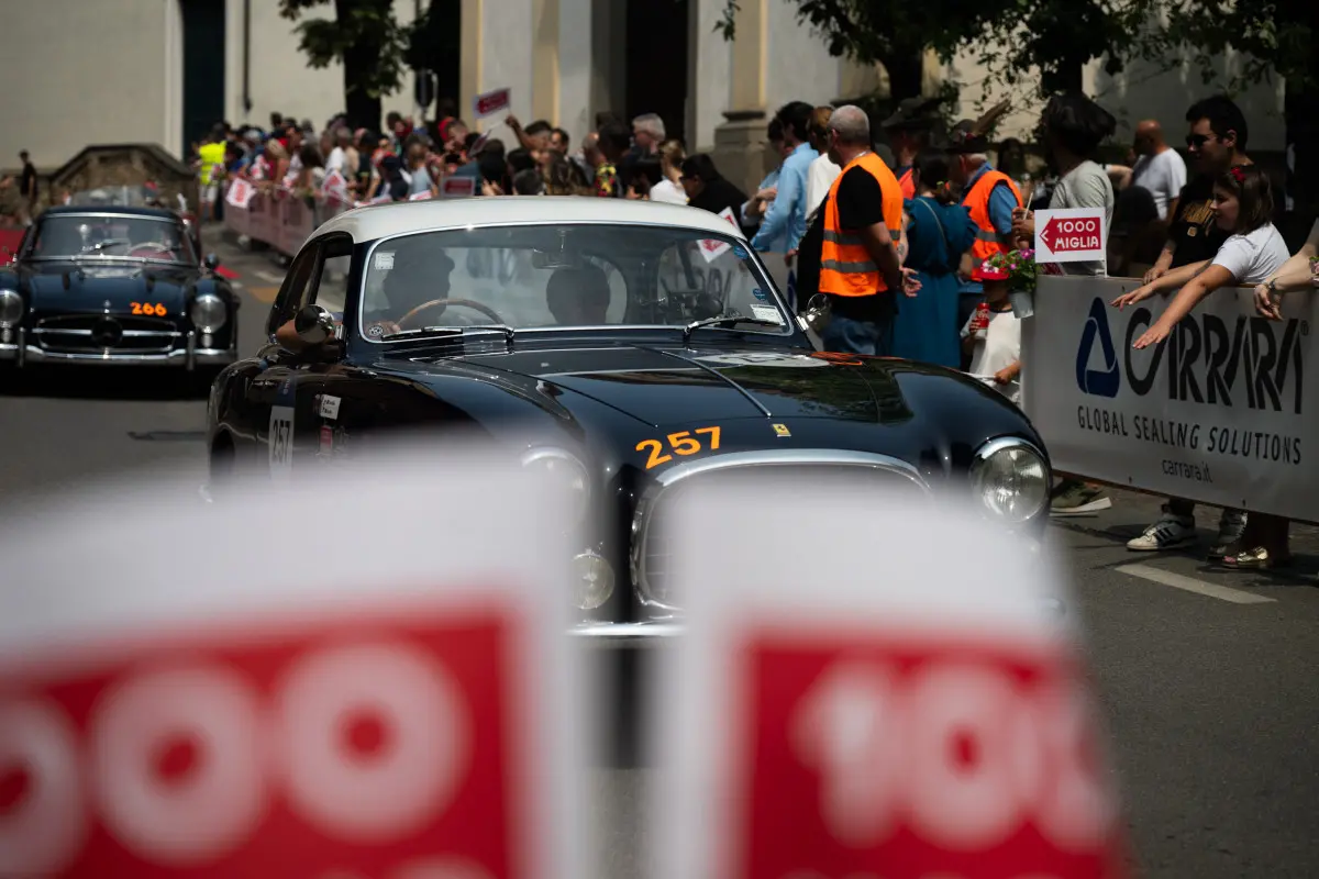 Mille Miglia 2025, il passaggio da Adro