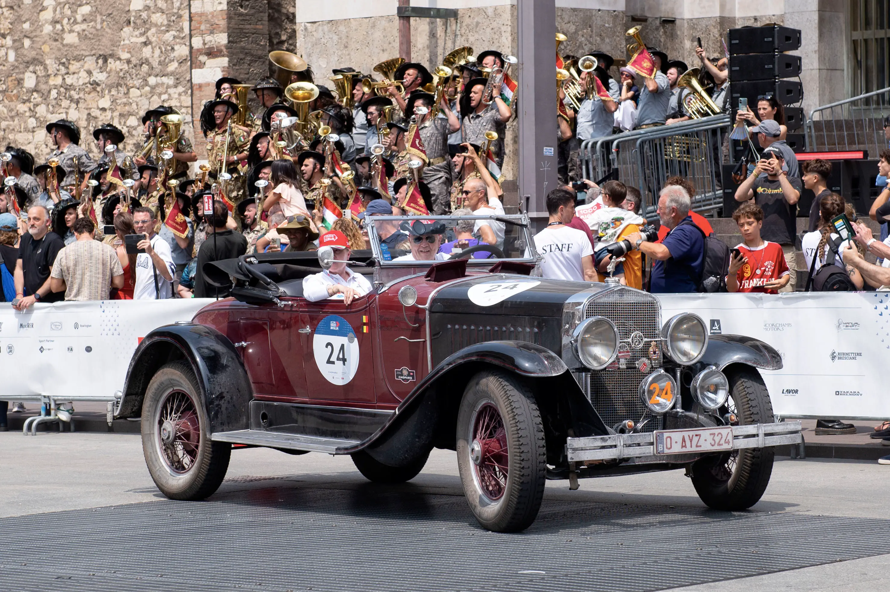 CRONACA BRESCIA MILLE MIGLIA 2025 ARRIVO VETTURE IN PIAZZA VITTORIA NELLA FOTO MOMENTI DELL’EVENTO 21–06-2025 PIERPAOLO PAPETTI AGENZIA NEWREPORTER