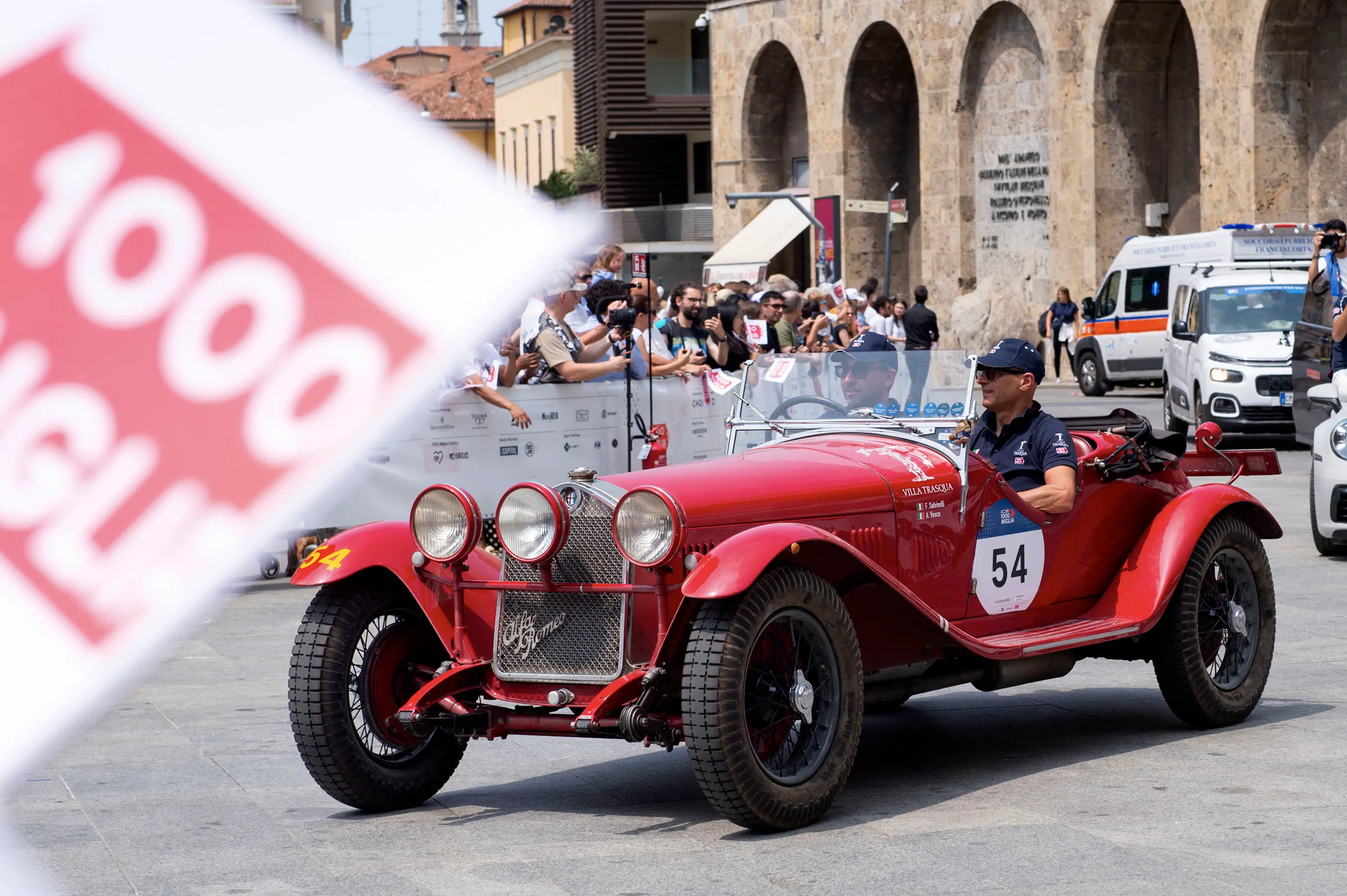 CRONACA BRESCIA MILLE MIGLIA 2025 ARRIVO VETTURE IN PIAZZA VITTORIA NELLA FOTO VESCO SALVINELLI 21–06-2025 PIERPAOLO PAPETTI AGENZIA NEWREPORTER