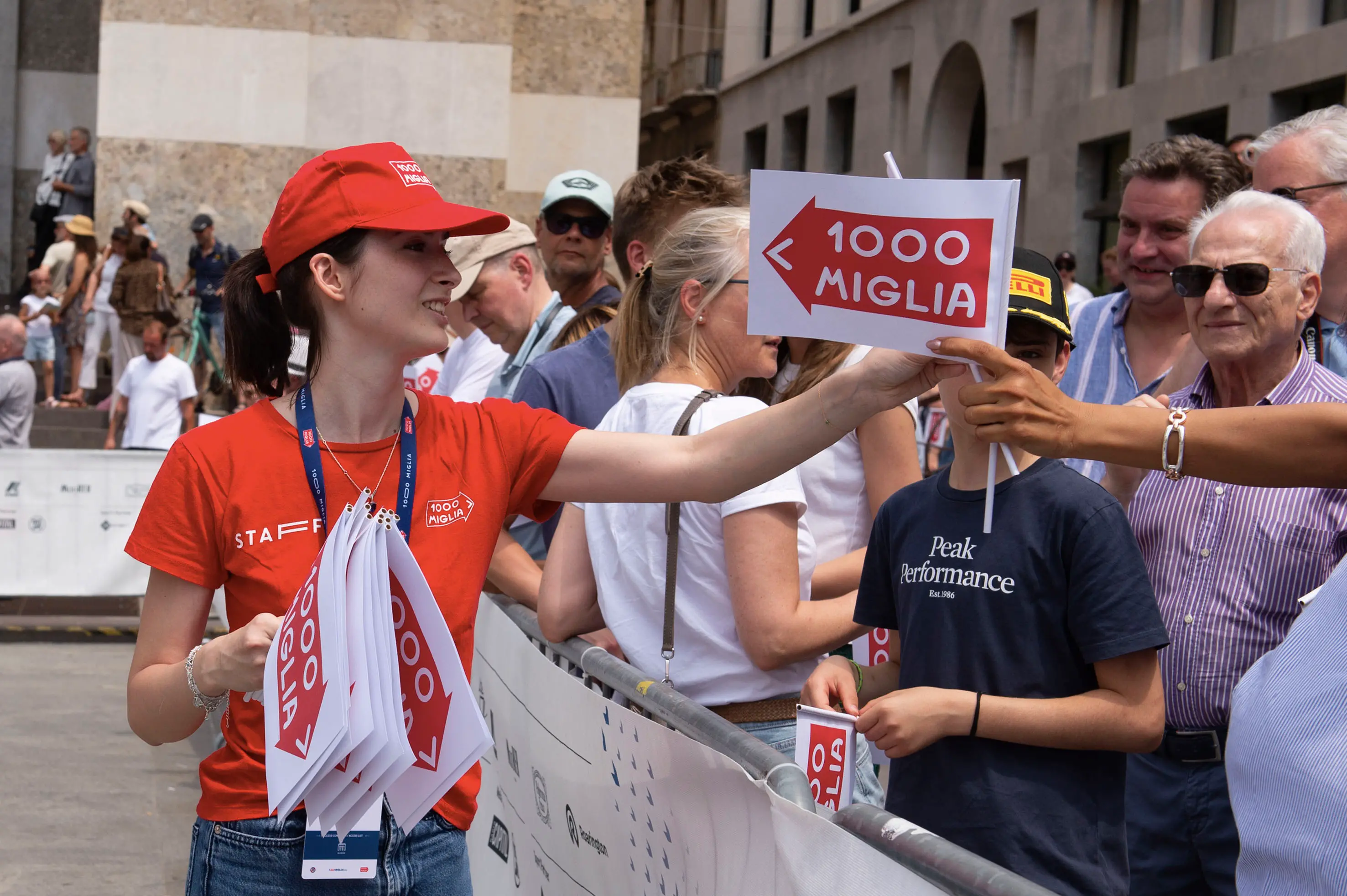CRONACA BRESCIA MILLE MIGLIA 2025 ARRIVO VETTURE IN PIAZZA VITTORIA NELLA FOTO MOMENTI DELL’EVENTO 21–06-2025 PIERPAOLO PAPETTI AGENZIA NEWREPORTER