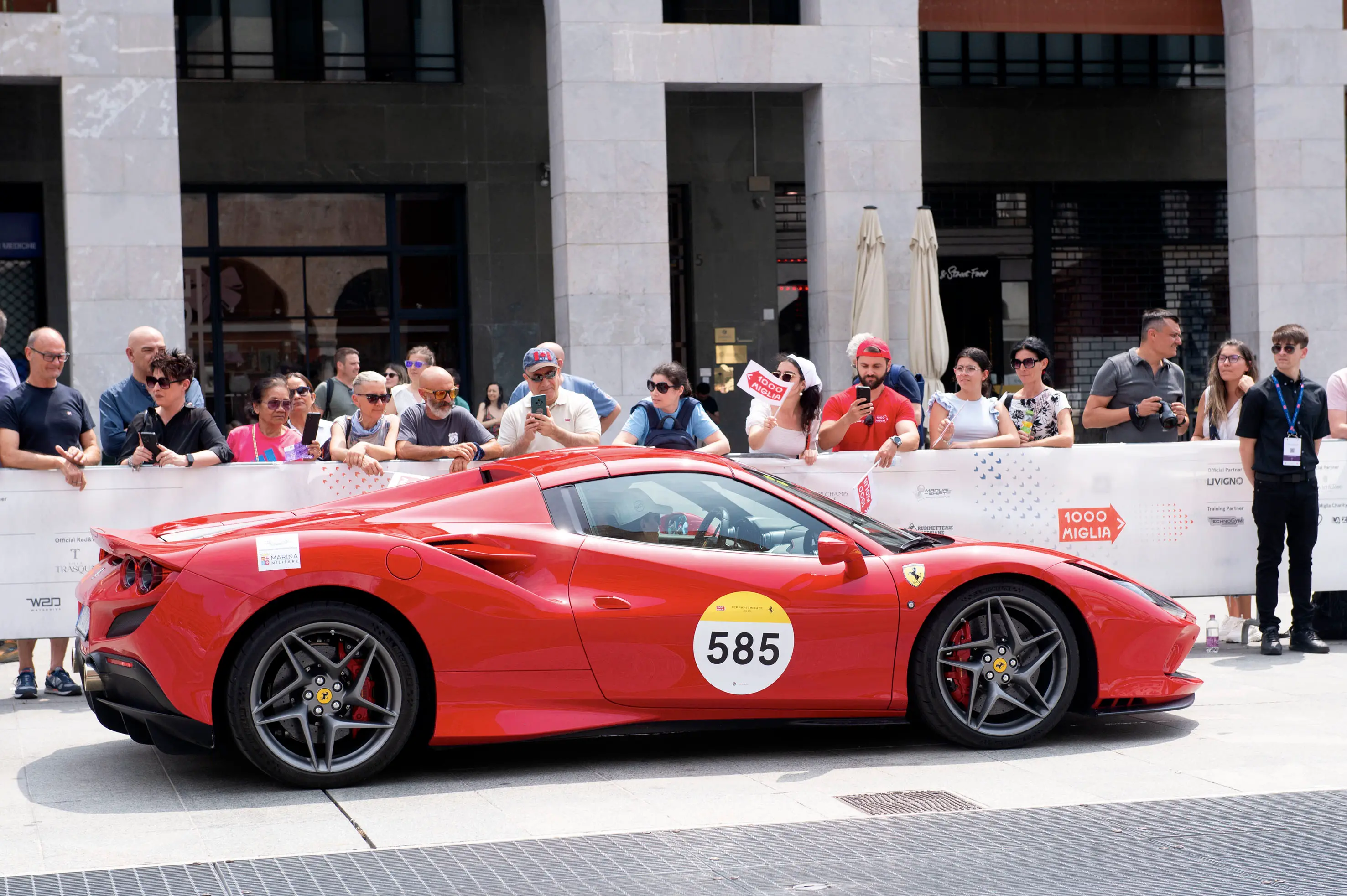 CRONACA BRESCIA MILLE MIGLIA 2025 ARRIVO VETTURE IN PIAZZA VITTORIA NELLA FOTO MOMENTI DELL’EVENTO 21–06-2025 PIERPAOLO PAPETTI AGENZIA NEWREPORTER