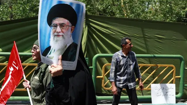 epa12187340 An Iranian woman holds a portrait of Iranian Supreme Leader Ayatollah Ali Khamenei during an anti-Israel rally in Tehran, Iran, 20 June 2025. Israel and Iran have been exchanging fire since Israel launched strikes across Iran on 13 June 2025 as part of Operation 'Rising Lion.' EPA/ABEDIN TAHERKENAREH
